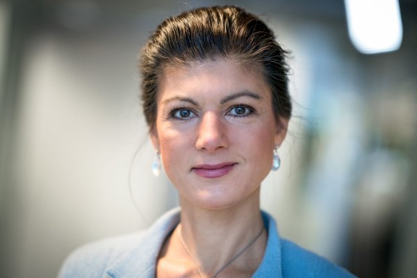«Da ist natürlich auch dieser wahnsinnige Druck in Sachen Gewicht und Schönheit, der vor allem auf junge Frauen ausgeübt wird»: Sahra Wagenknecht. - © Sina Schuldt/dpa