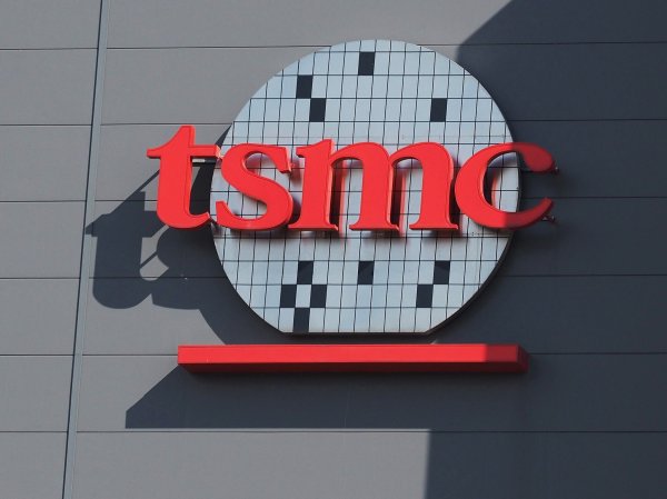 Für TSMC laufen die Geschäfte auch dank einer großen Nachfrage nach KI-Chips. - © David Chang/EPA/dpa