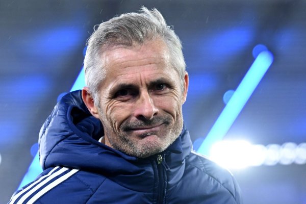 Schalke Trainer Kees van Wonderen startet mit viel Vorfreude in die Rückrunde. - © David Inderlied/dpa