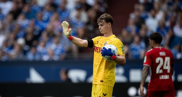 FC Kölns Torwart Jonas Urbig könnte zum FC Bayern München wechslen. - © Fabian Strauch/dpa