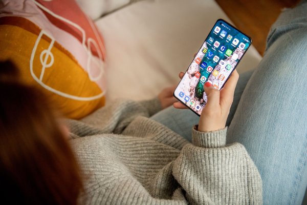 Vorsicht bei Apps: Zugriffsrechte auf sensible Daten wie den Standort gewährt besser man nur, wenn die jeweilige Berechtigung für die Nutzung zwingend notwendig ist. - © Zacharie Scheurer/dpa-tmn