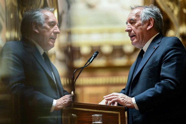 Bayrous Kabinett hat keine eigene Mehrheit im Parlament. - © Bertrand Guay/AFP/dpa