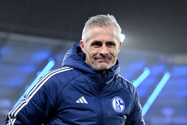 Schalke Trainer Kees van Wonderen startet mit viel Vorfreude in die Rückrunde. - © David Inderlied/dpa