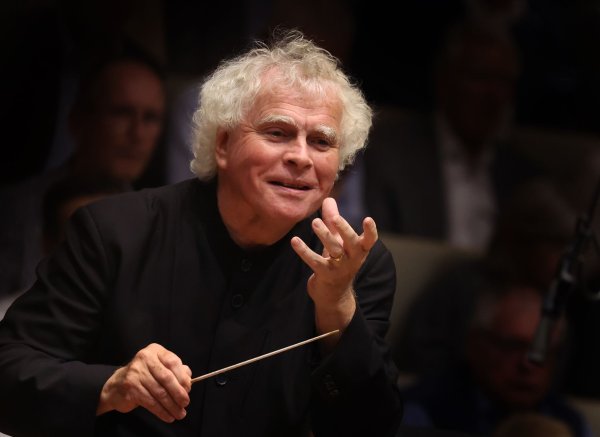 Sir Simon Rattle will das Preisgeld für den Siemens Musikpreis in ein Orchesterprojekt stecken. - © Karl-Josef Hildenbrand/dpa