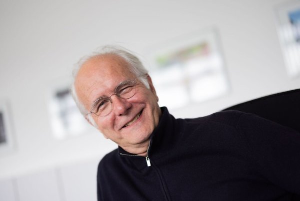 Harald Schmidt glaubt, dass sich Friedrich Merz mit seinem neuen Job ganz schön was zumutet (Archivbild). - © Rolf Vennenbernd/dpa