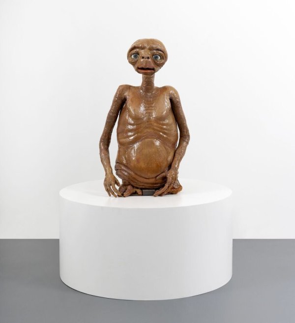 Der Außerirdische «E.T.» kommt in New York unter den Hammer. - © Sothebys/PA Media/dpa