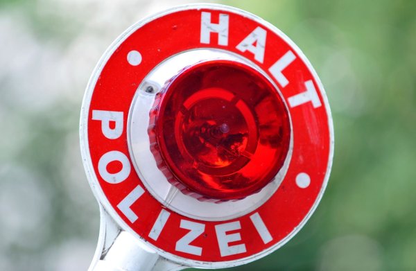 Das Amtsgericht Siegburg hat den Mann zu einer Geldstrafe verurteilt. (Symbolbild) - © Frank Leonhardt/dpa