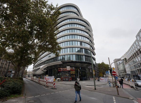 Der Lebensmittelkonzern Nestlé hat angekündigt, sich von zwei Werken in Deutschland zu trennen. (Archivbild) - © Boris Roessler/dpa
