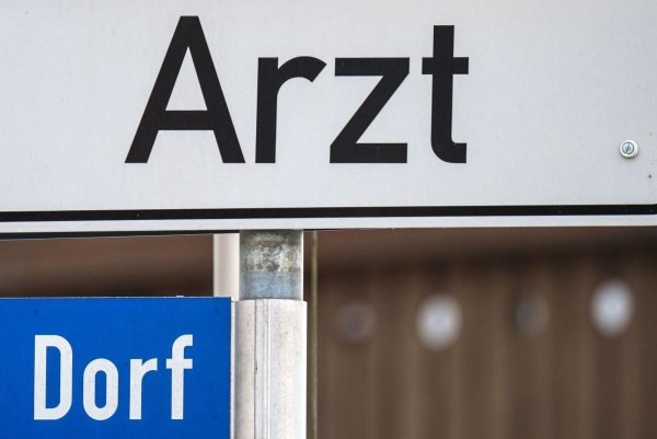 Die Ärztedichte unterscheidet sich in NRW je nach Region deutlich. (Symbolbild) - © Armin Weigel/dpa