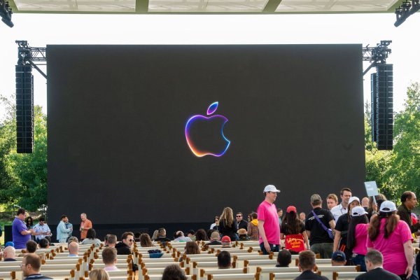 Apple bewarb auch die neuen iPhones mit KI-Funktionen. (Archivbild) - © Andrej Sokolow/dpa