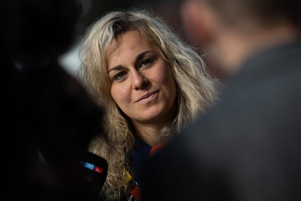 Sieht bei den deutschen WM- Fußballerinnen keine Gefahr des Lagerkollers: Nationalspielerin Lena Lattwein. - © Sebastian Gollnow/dpa