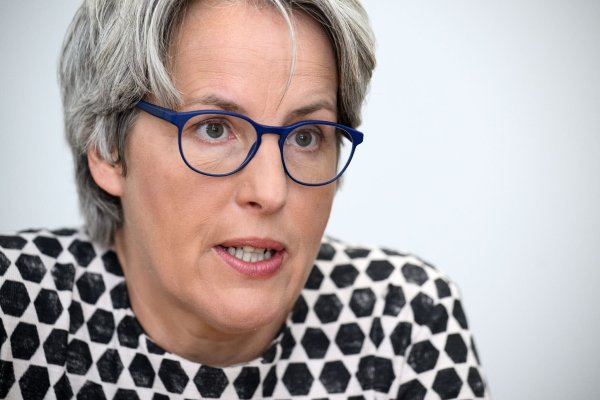 Die Missbrauchsbeauftrage Kerstin Claus fordert einen umfassenderen Schutz für Kinder (Archivbild). - © Bernd von Jutrczenka/dpa