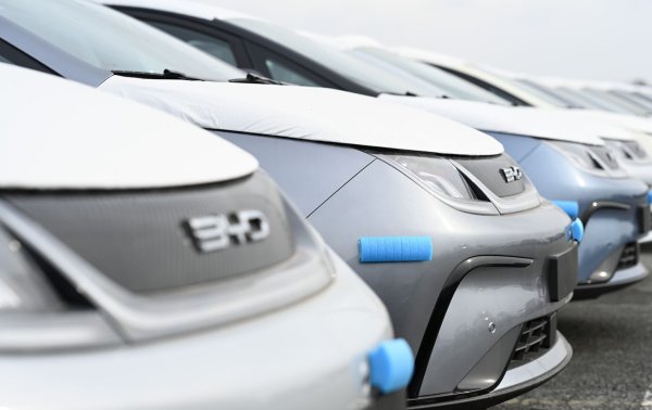 Werden E-Autos noch teuer? (Archivbild) - © Lars Penning/dpa