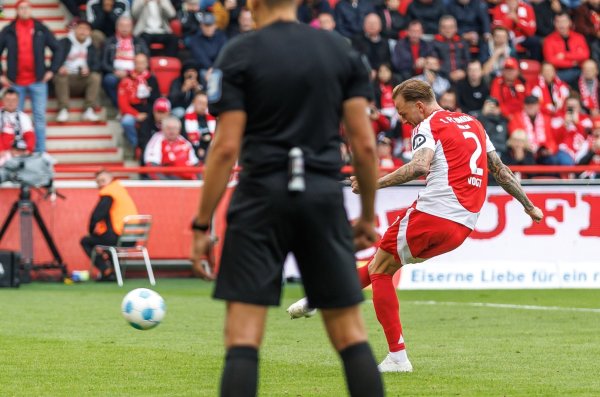 Zehn Jahre hat Kevin Vogt auf einen Bundesliga-Treffer warten müssen. - © Andreas Gora/dpa