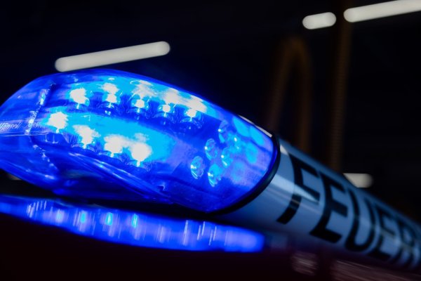 Neben Polizei und Rettungsdienst war auch die Feuerwehr vor Ort im Einsatz. (Symbolbild) - © Rolf Vennenbernd/dpa