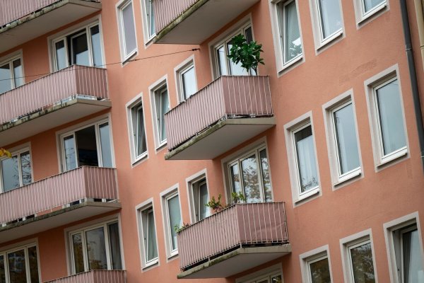 In München lag die durchschnittliche Kaltmiete mit etwa 23 Euro je Quadratmeter an der Spitze. (Archivbild) - © Peter Kneffel/dpa