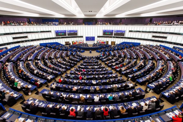 Eine knappe Mehrheit der Abgeordneten stimmte dafür, noch keine finalen Verhandlungen mit den EU-Staaten aufzunehmen. - © Philipp von Ditfurth/dpa