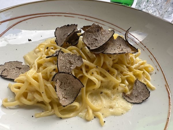 Tagliolini Al Tartufo Nero - Trüffelnudeln in einem Berliner Restaurant. - © Gregor Tholl/dpa-Zentralbild/dpa