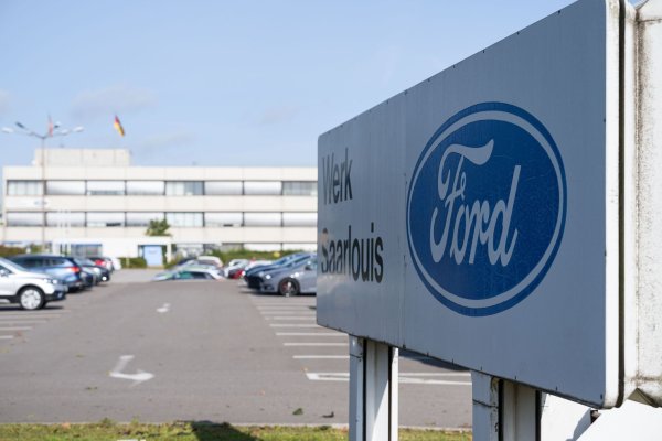 In rund einem Monat wird bei Ford in Saarlouis das letzte Auto produziert. (Archivbild) - © Oliver Dietze/dpa