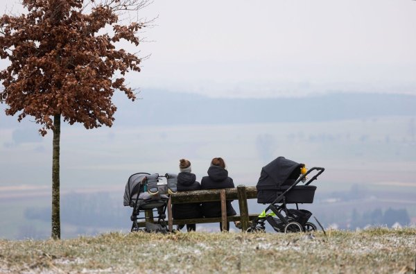 Lieber Kinder statt Karriere? Forscher haben das Rollenbild junger Frauen untersucht (Symbolbild). - © Thomas Warnack/dpa