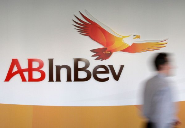 Der weltgrößte Braukonzern AB Inbev bringt sein Lagerbier zurück auf den deutschen Markt. (Archivbild) - © Yves Logghe/ap/dpa