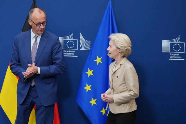 Will Kommissionspräsidentin Ursula von der Leyen konkrete Arbeitsaufträge erteilen: Bundeskanzler Friedrich Merz. (Archivbild) - © Virginia Mayo/AP/dpa
