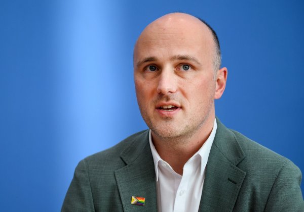 Sven Lehmann (Bündnis 90/Die Grünen) ist noch der Queer-Beauftragte der Bundesregierung. (Archivbild) - © Bernd von Jutrczenka/dpa