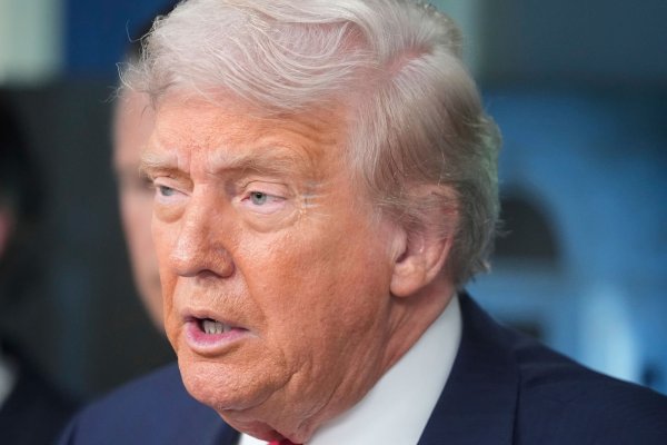 US-Präsident Trump will doch keine Zölle auf Gold erheben. - © Mark Schiefelbein/AP/dpa