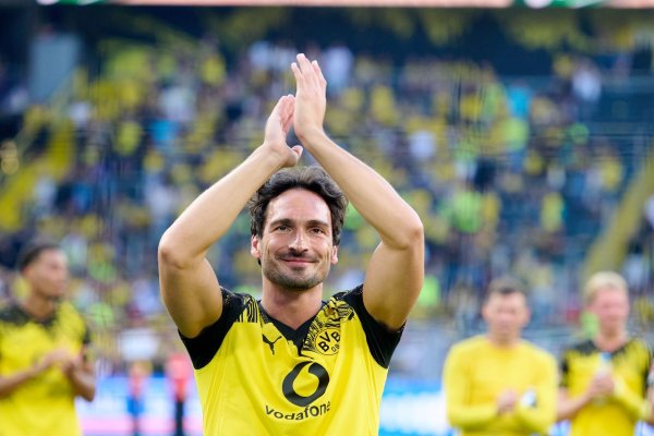 Mats Hummels nach seinem Abschiedsspiel für den BVB. - © Bernd Thissen/dpa