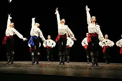 Unter schwarzer Flagge: Mit "Spirit of the Caribbean" &uuml;berzeugten die T&auml;nzerinnen beim Deutschen Ballettwettbewerb. - &copy; Foto: Privat