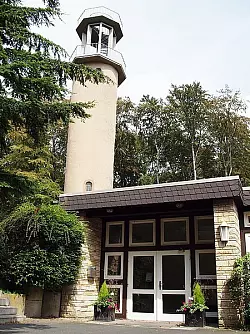 Die Pächter möchten jetzt auch den Turm der Gaststätte mehr in ihr Konzept integrieren. - © Foto: Nicole Reineke