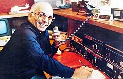 Funken war sein Hobby: Dieses Bild hat der 1999 gestorbene jordanische K&ouml;nig Hussein 1985 seinem Extertaler Gespr&auml;chspartner Ewald Rabe geschickt. Foto: Privat