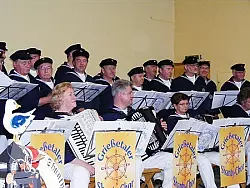 Maritime Klänge: Der "Grießetaler Shantychor" bei seinem Gastspiel in Bega. - © Foto: Sartor