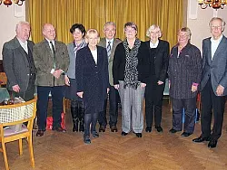 Sind seit Jahrzehnten Mitglied in der Deutsch-Franz&ouml;sischen Gesellschaft: Bernhard Weege, Dr. Klaus-Peter Schlingmann, Estelle Weege, Erika Schnelle, Otto Mundanjohl, Elfriede Paelke, Petra Wilhelm, Christa Mueck, Dr. Eckart Wilhelm (von links) - &copy; Foto: privat