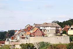 Von einem Lemgoer vor dem Untergang bewahrt: Dass der Münzenberg in Quedlinburg wieder aufgebaut worden ist, ist Siegfried Behrens zu verdanken. Foto: Wikipedia