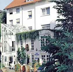 Wandel der Zeit: In den vergangenen 25 Jahren hat das Hotel "Römerbad" sein Gesicht verändert.FotoS: PRIVAT