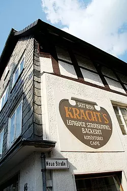 Traditionsname: Die Bäckerei Kracht in der Breiten Straße/Ecke Neue Straße. Das Haus ist jetzt gratis zu haben, wenn der neue Besitzer das dazu gehörige Grundstück kauft. Foto: Reineke