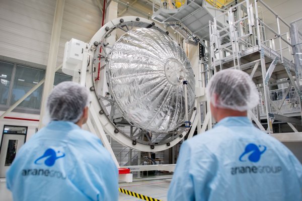 Am Bremer Standort der ArianeGroup wird die Oberstufe der Trägerrakete gebaut und integriert. - © Hauke-Christian Dittrich/dpa