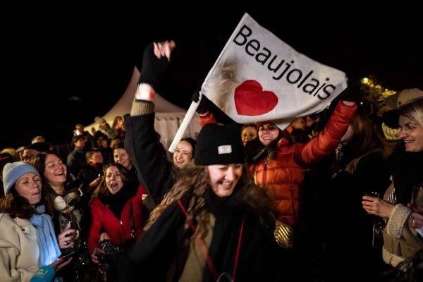 Der Weinkonsum in Frankreich sinkt, die Begeisterung für den Beaujolais aber ist ungebrochen. - © Arnaud Finistre/AFP/dpa
