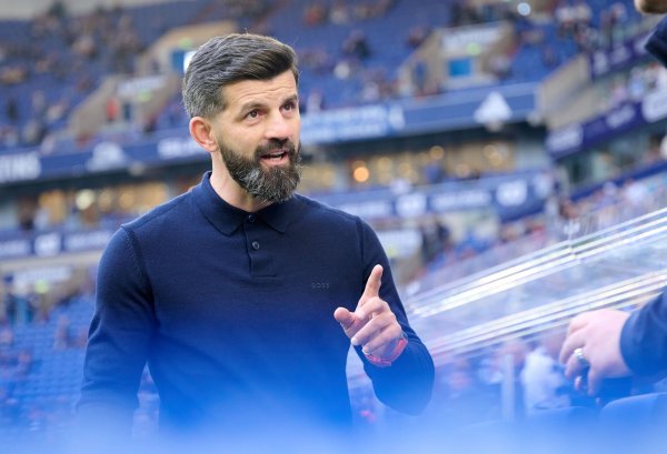 Miron Muslic spricht über die Partie auf Schalke. - © Bernd Thissen/dpa