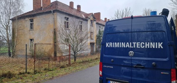 Vor achteinhalb Jahren verschwand die fünfjährige Inga in einem abgelegenen Ortsteil von Stendal in Sachsen-Anhalt scheinbar spurlos - jetzt geht die Polizei neuen Hinweisen nach. - © Cevin Dettlaff/dpa