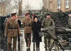 Als die Queen Lemgo besuchte, fand eine Inspektion des britischen Stützpunktes in den damaligen „Stornoway Barracks“ am Spiegelberg statt. - © Stadtarchiv Lemgo