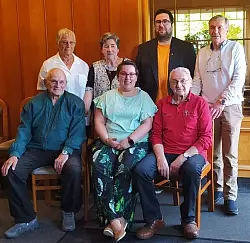 Der neue Vorstand: (hintere Reihe von links) Luise Hildebrandt, Margret Strate, Bj&ouml;rn Strate und Bruno Keller sowie (vordere Reihe von links) E.-A. K&ouml;stering, Kirsten Strate und Helmut Mehrwald. - &copy; Zieglerverein
