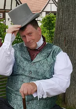 Jens Spicher freut sich in historischem Gewand auf das Festival. - &copy; Privat