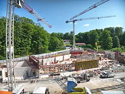 Bauen im Museum heute: Ein Blick auf die Baustelle des neuen Eingangs- und Ausstellungsgebäudes. - © LWL/Robin Jähne