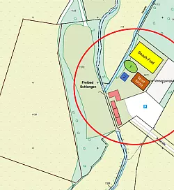Die Nummer 1 zeigt die Calisthenicsanlage, Die Nummer 2 die Fl&auml;che f&uuml;r "Teq-Ball". - &copy; Gemeinde Schlangen