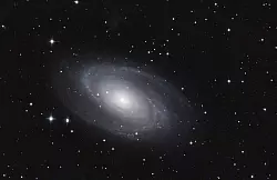 Die Bodes Galaxie ist mit einem Durchmesser von 82.000 Lichtjahren und sch&auml;tzungsweise 200 Milliarden Sternen etwas kleiner als unsere Milchstra&szlig;e. Die 13-teilige Vorlesungsreihe von Professor &Uuml;pping vermittelt Fachwissen theoretisch, praktisch und gew&auml;hrt Einblicke in unendliche Weiten. - &copy; TH OWL