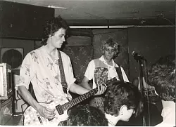 "Hosen"-Gitarrist Michael Breitkopf (Breiti, links) und Bassist Andreas Andi Meure. - &copy; Thomas Bauer