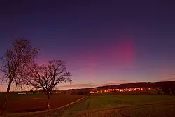 Violetter Himmel &uuml;ber Istrup: Das Naturschauspiel fotografierte Ralf Nierhaus. - &copy; Ralf Nierhaus
