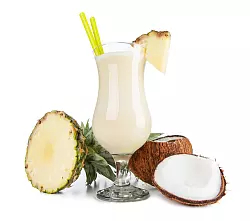Klassiker aus Ananas, Kokos und Rum: Kaum ein Cocktail bietet so viel Urlaubsfeeling wie eine Piña Colada. - © Copyright: George Dolgikh
